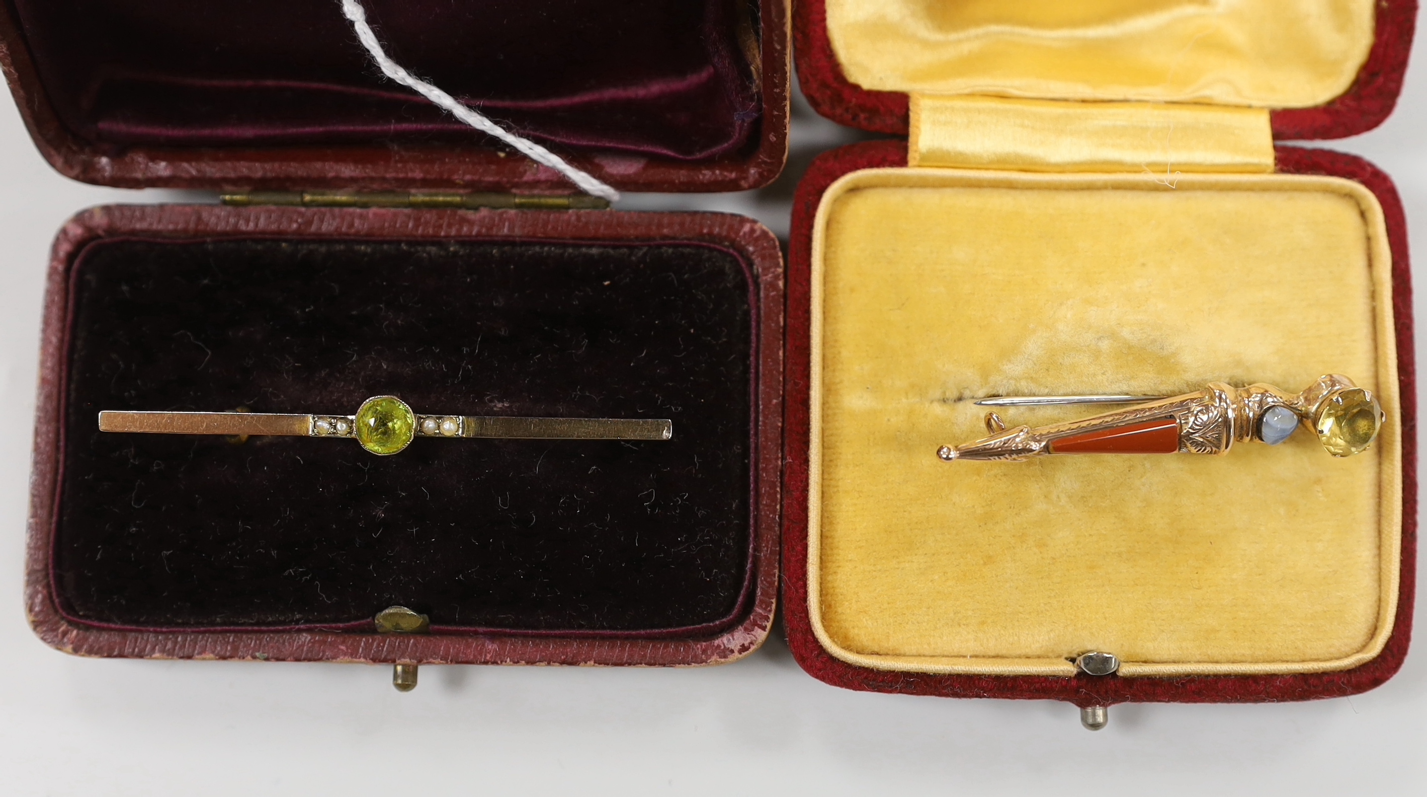 A 9ct, gem and Scottish hardstone set dirk brooch, 45mm and one other 9ct and gem set bar brooch, gross weight 4.5 grams.